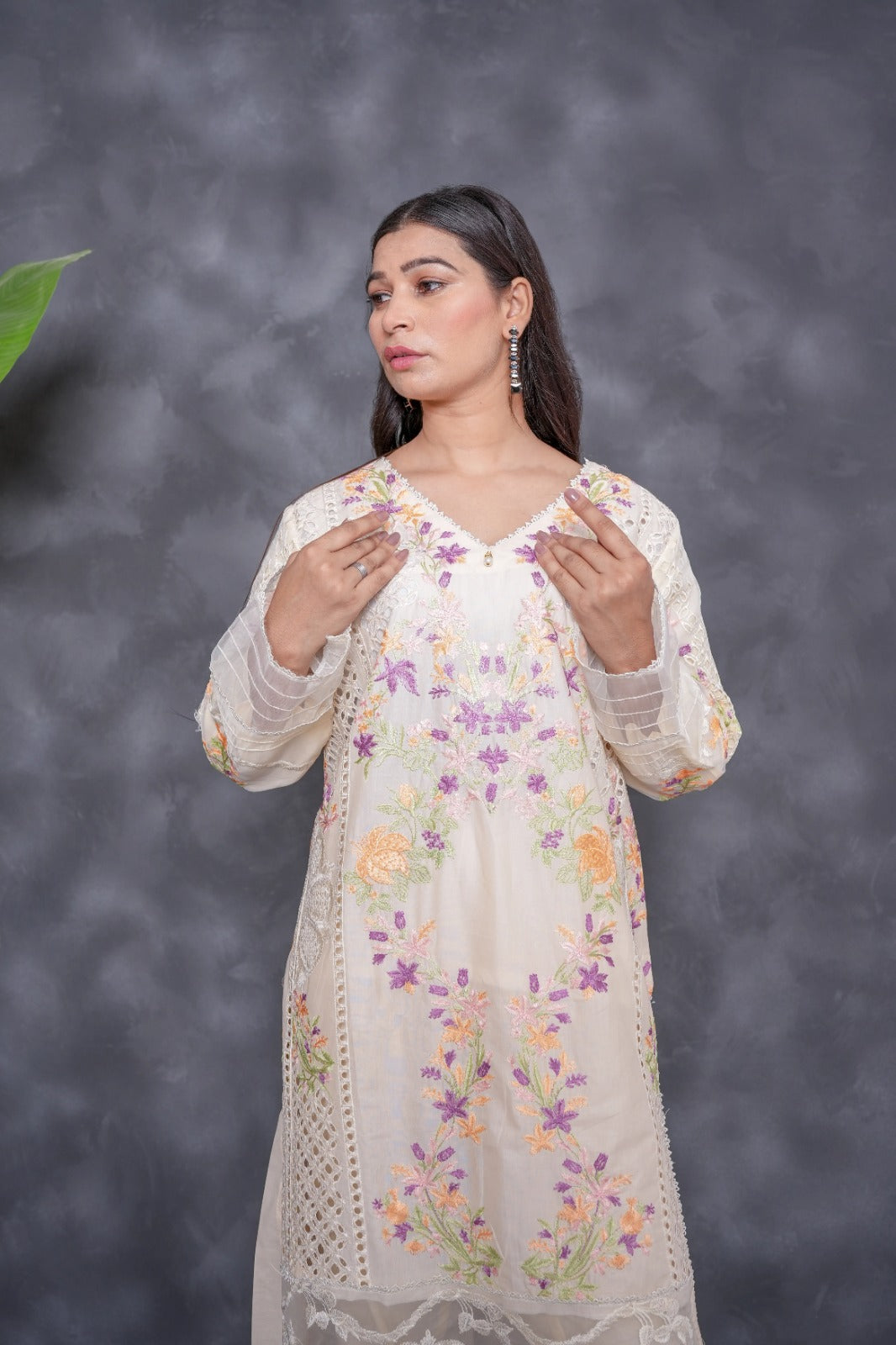 Zohra – Ivory Floral Charm