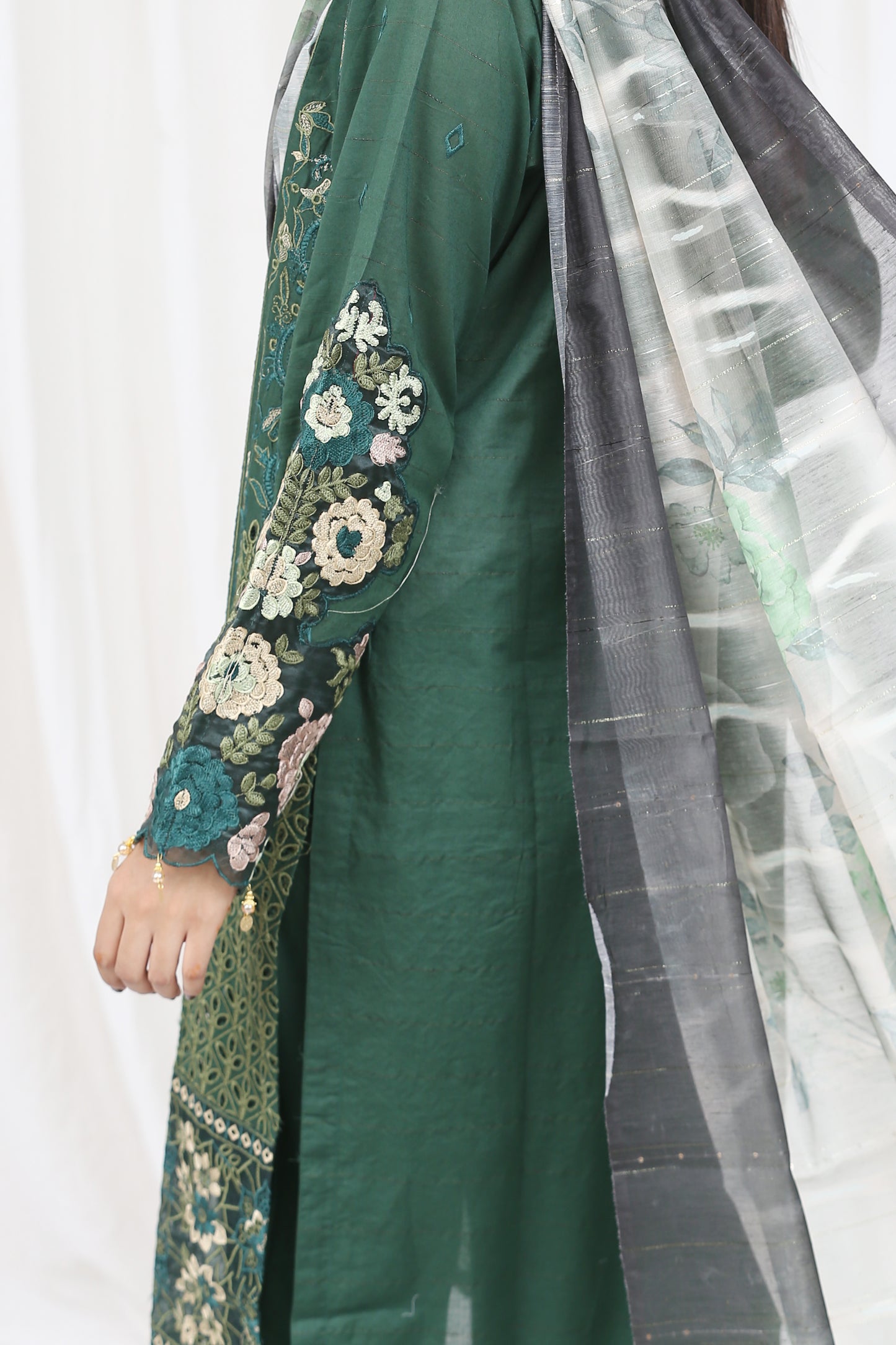 Emerald Grace – Floral & Fab Edition