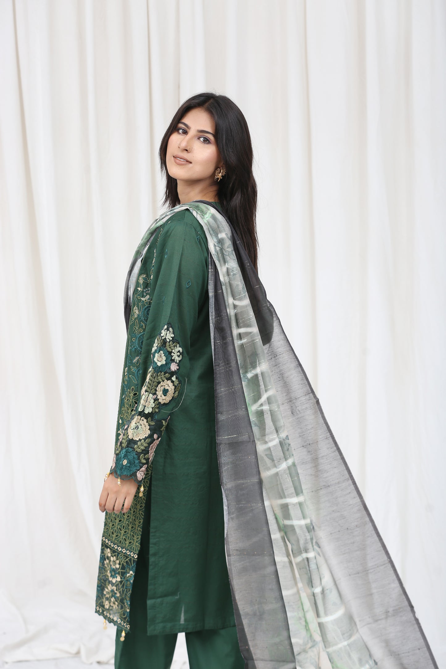 Emerald Grace – Floral & Fab Edition