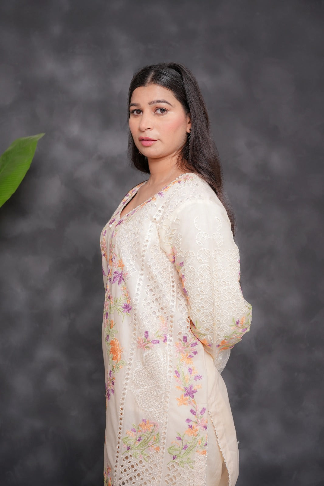 Zohra – Ivory Floral Charm