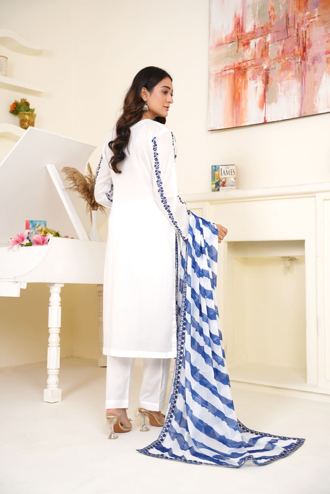 Sapphire Breeze – The Essence of Blue Elegance