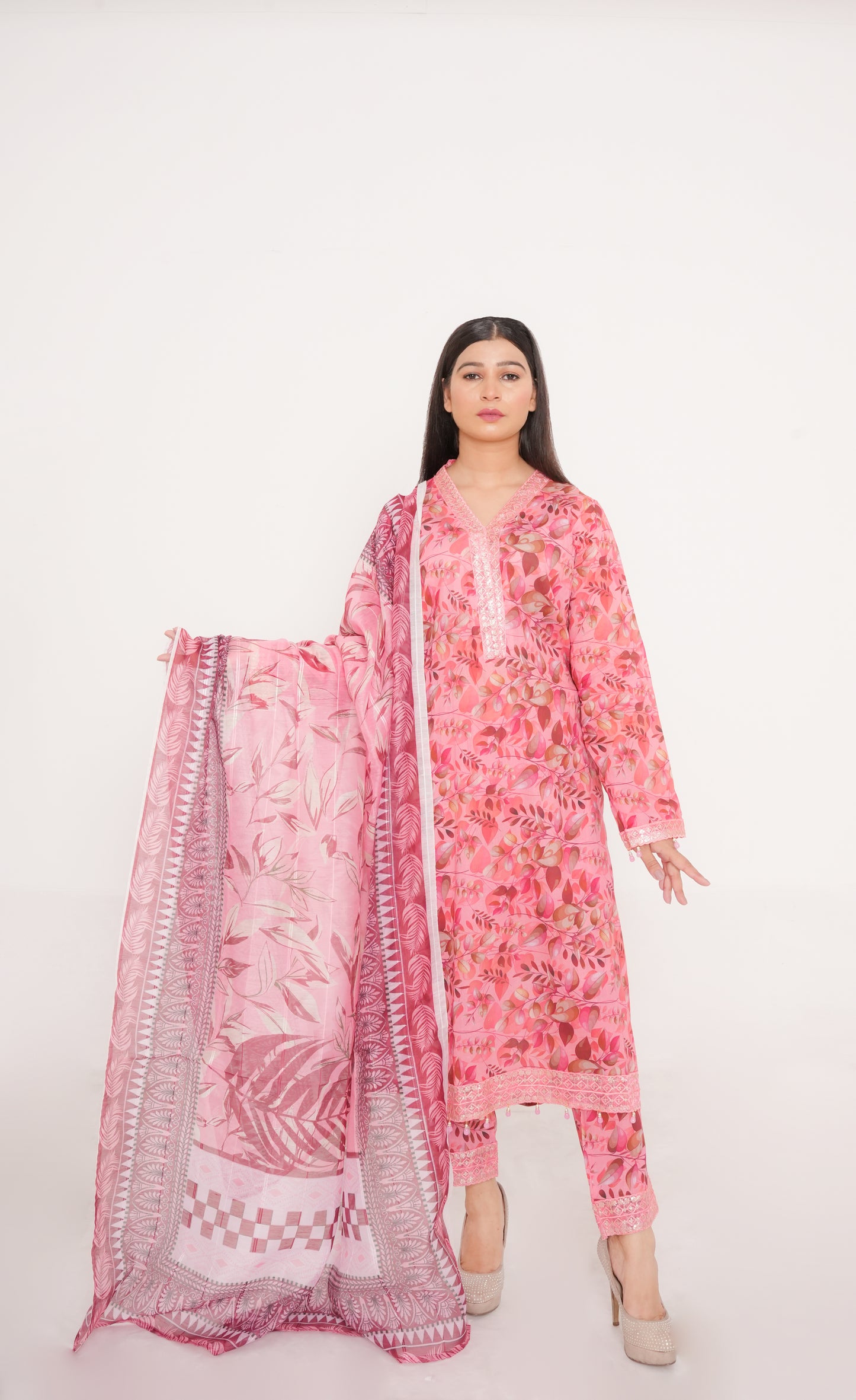 Rosy Whisper – Delicate Hues