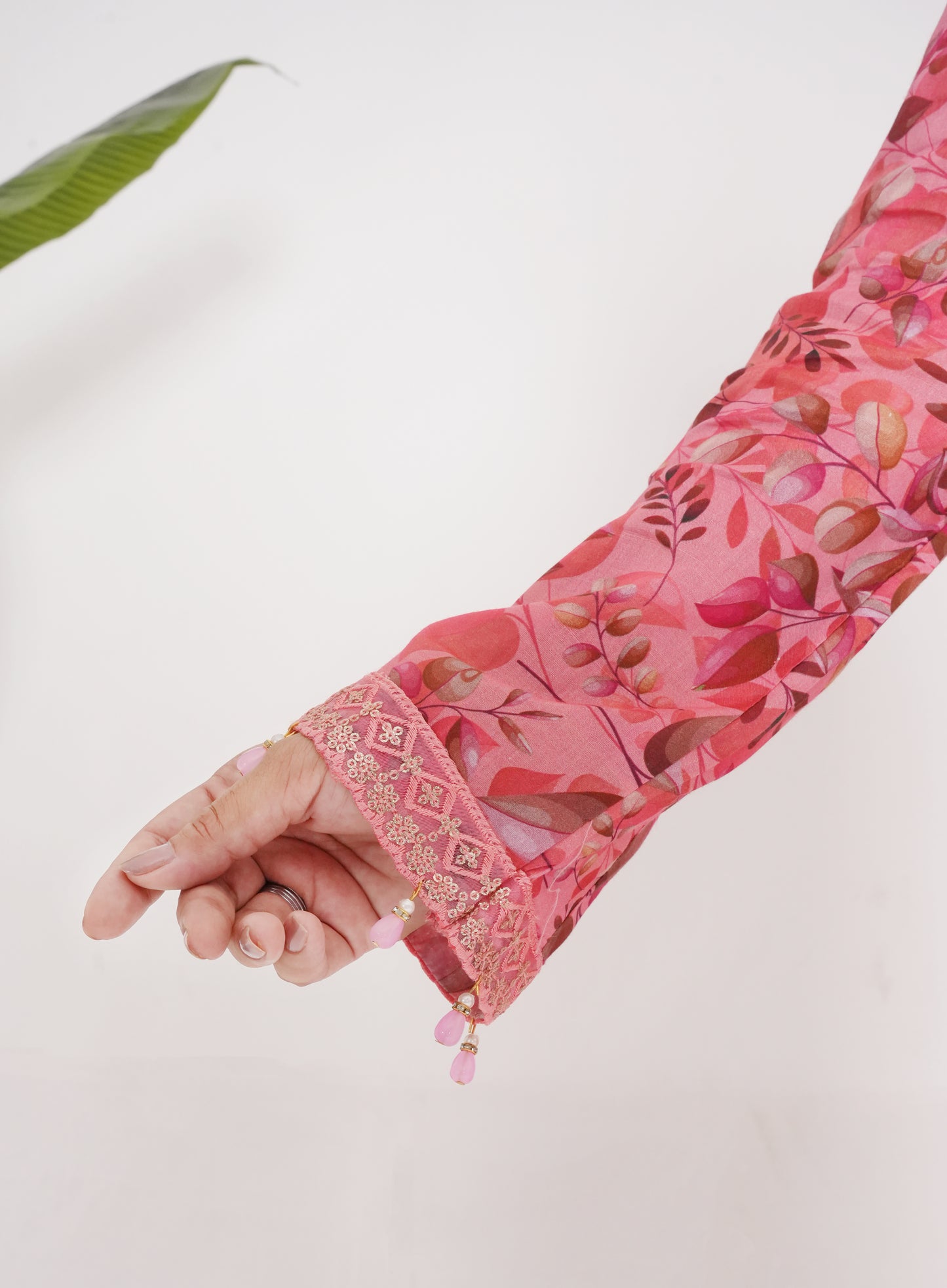 Rosy Whisper – Delicate Hues