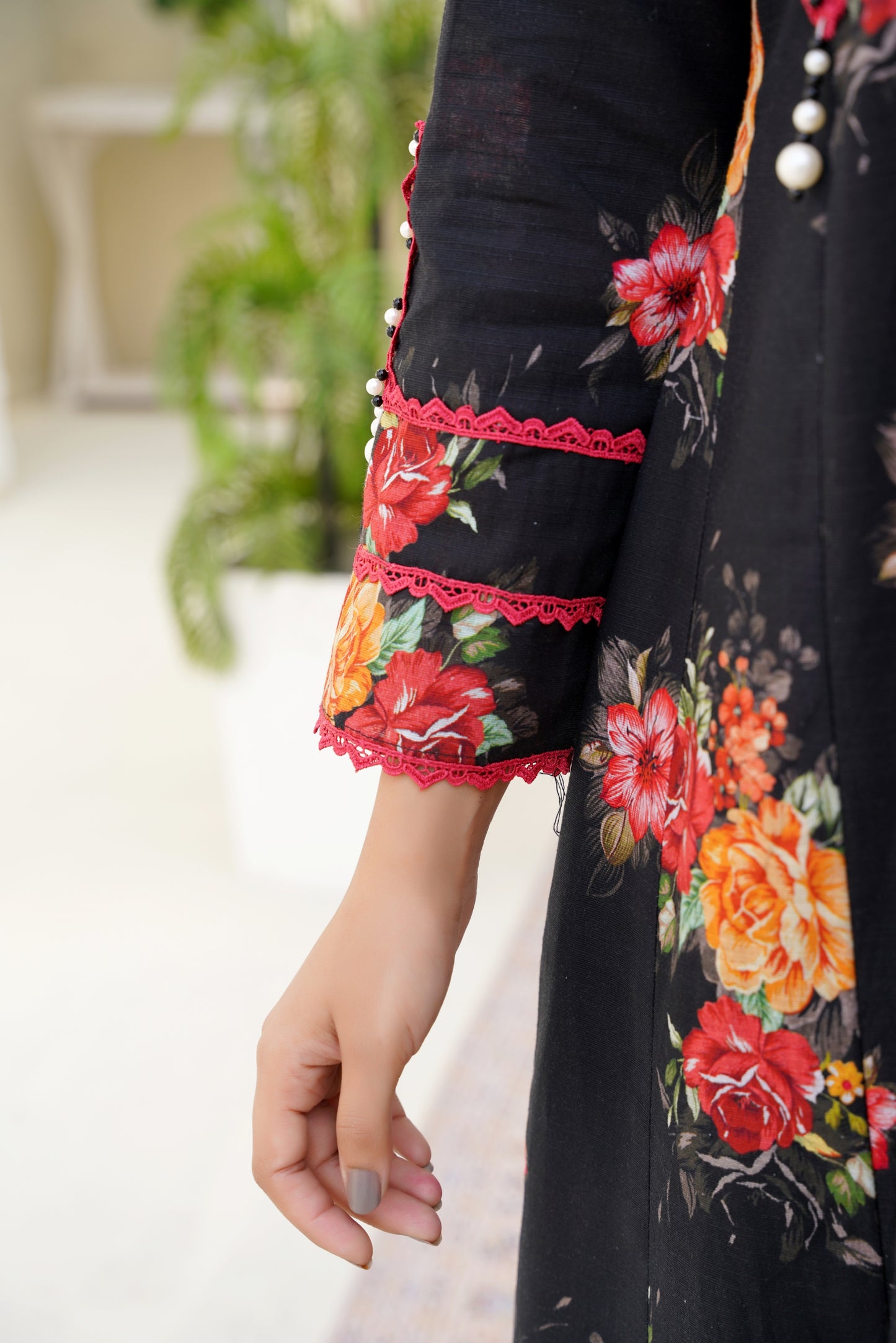 Black Red Floral – Mirari | Frock