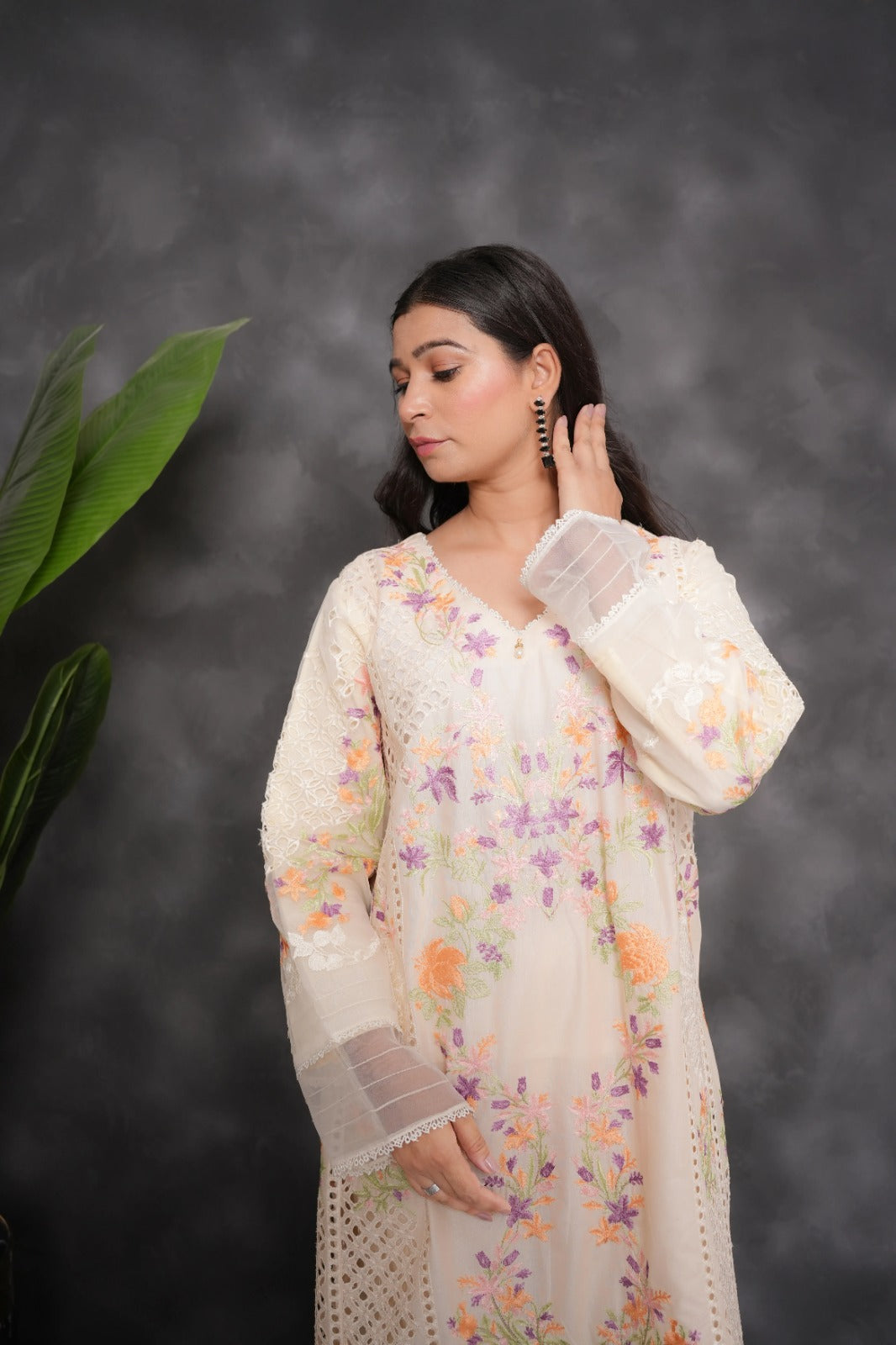 Zohra – Ivory Floral Charm