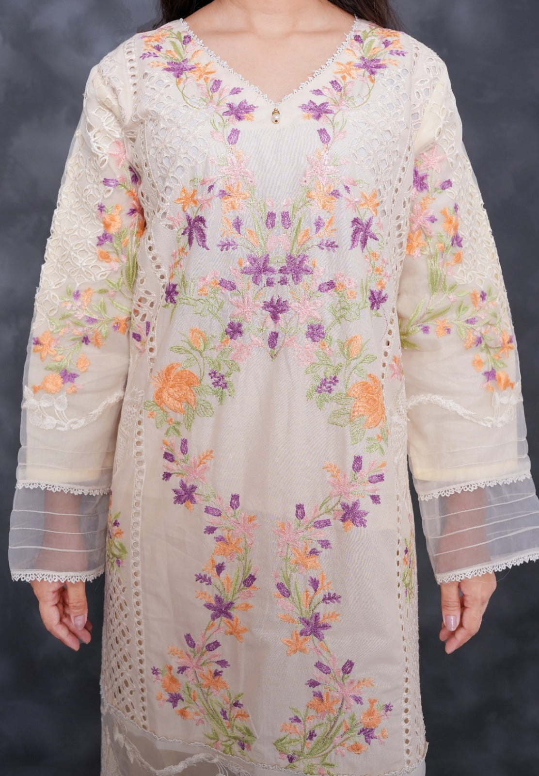 Zohra – Ivory Floral Charm