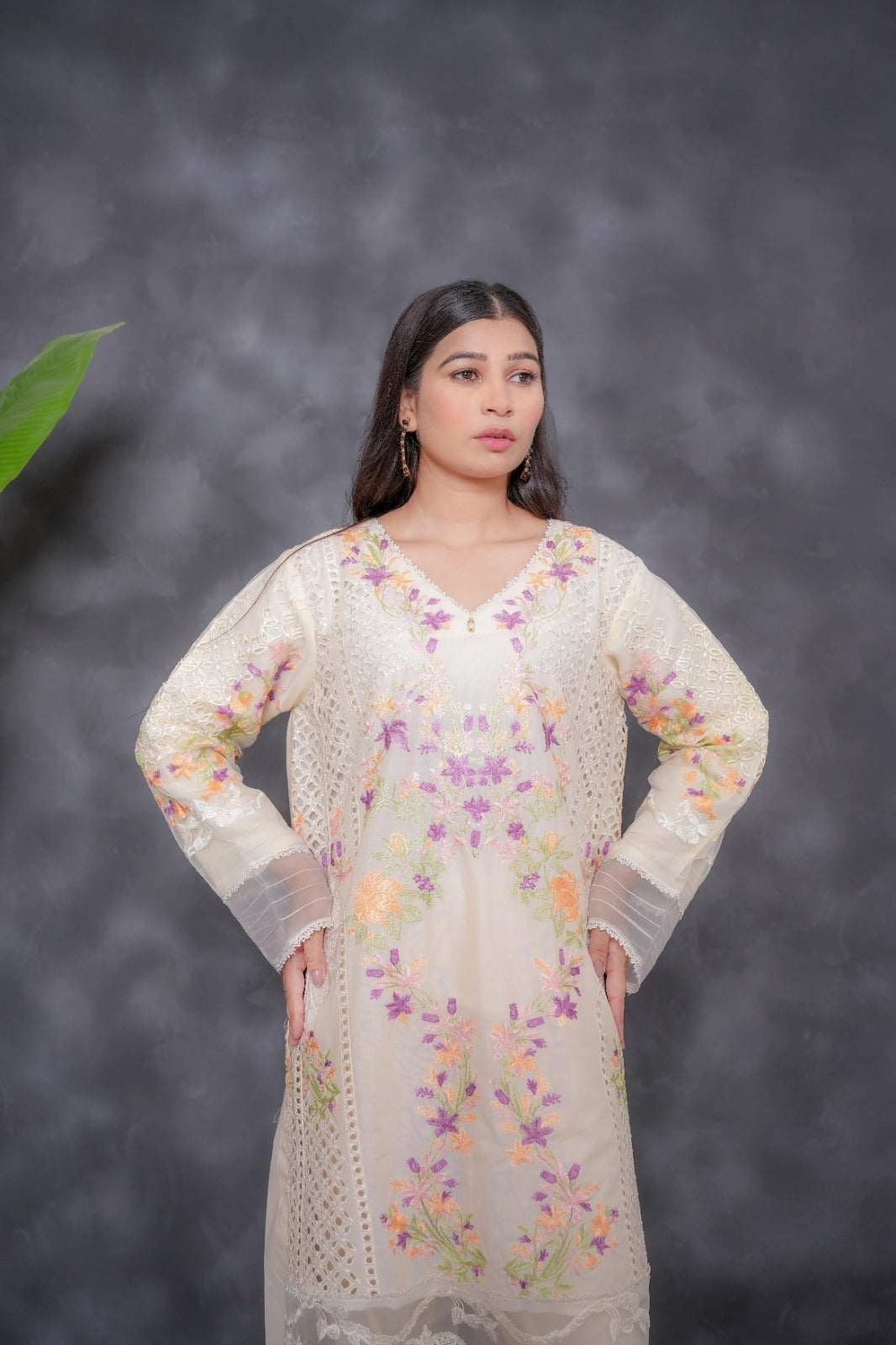 Zohra – Ivory Floral Charm