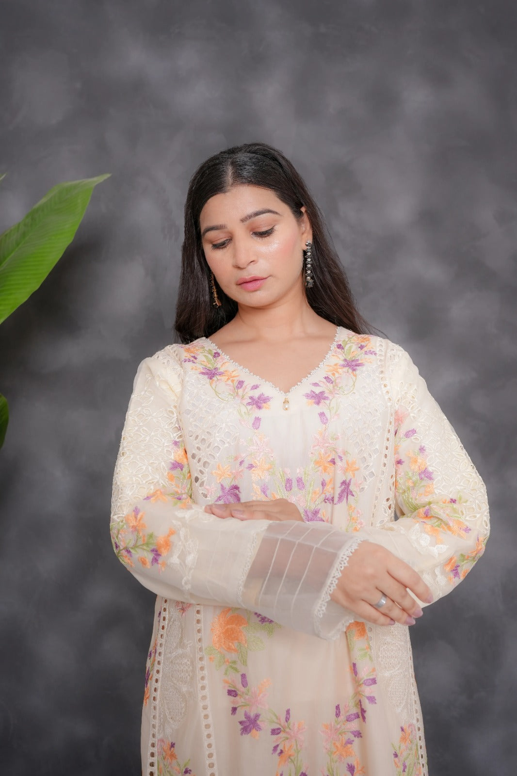 Zohra – Ivory Floral Charm
