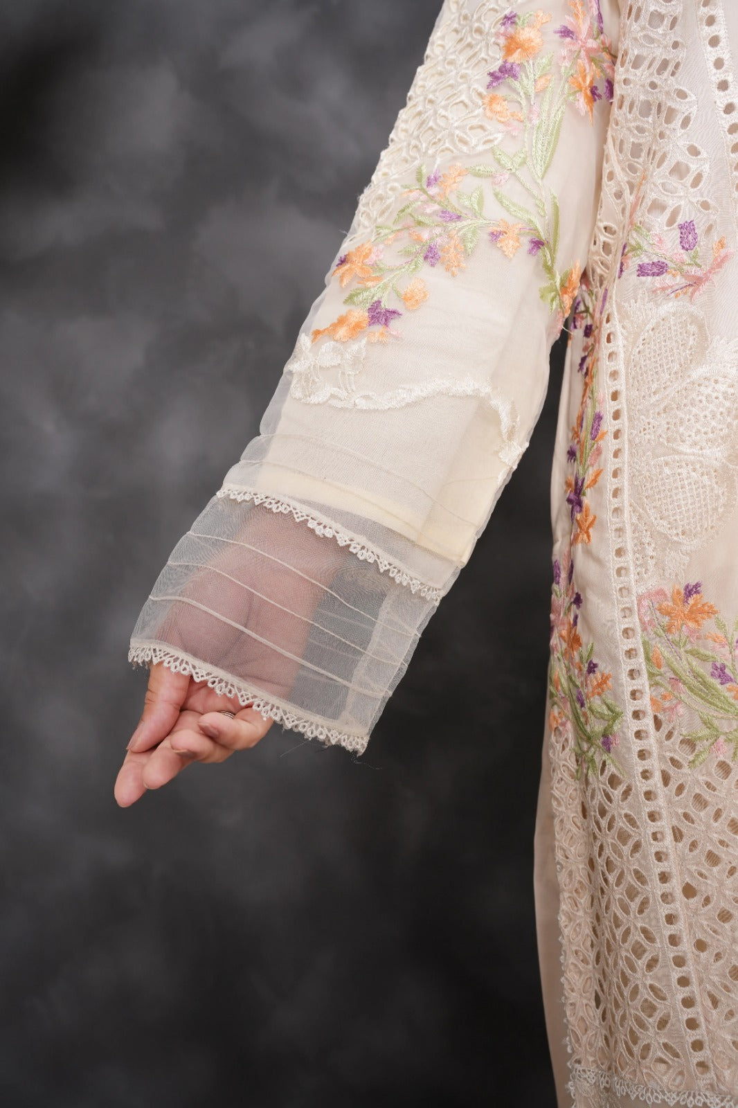 Zohra – Ivory Floral Charm
